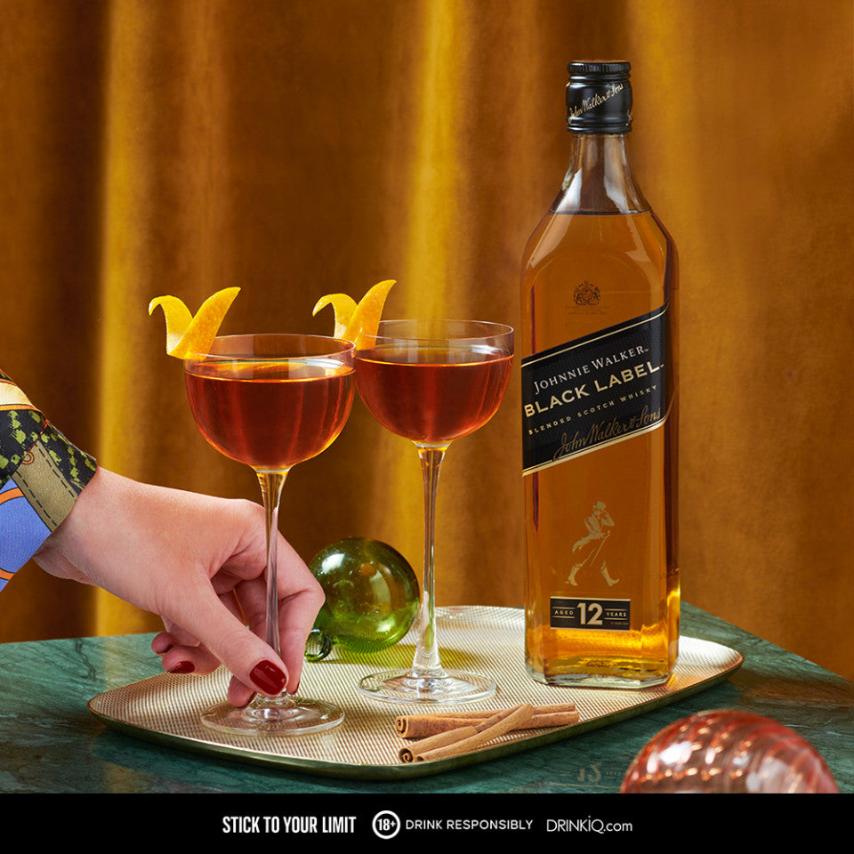 Johnnie Walker Black Label 1L with Gift Bag and Keychain